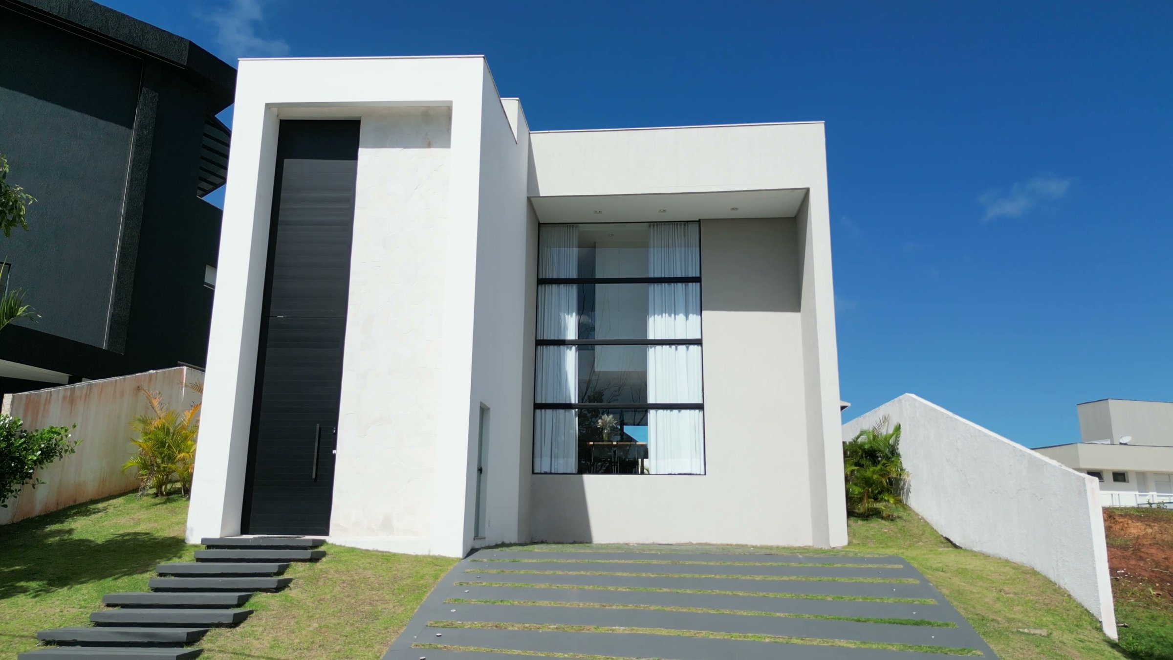 Fachada da casa vista da rua
