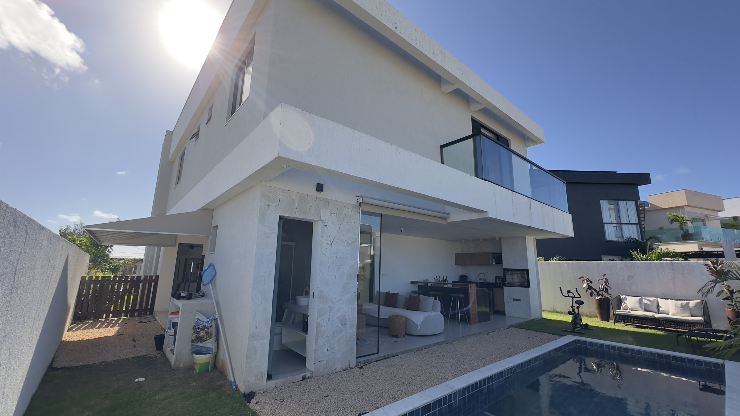 Fachada dos fundos com a varanda da suíte